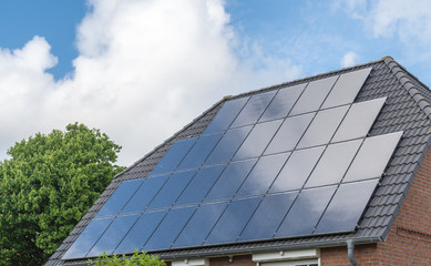 Fototapeta premium Solaranlage auf einem Dach