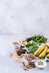 Crédence de cuisine en verre imprimé Gamme de produits Assortment of healthy high magnesium sources food