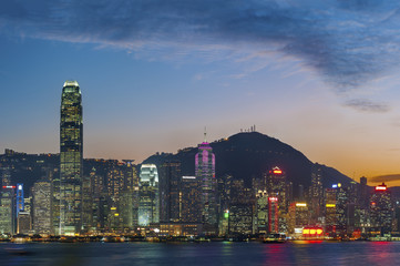 Fototapeta premium Victoria Harbor of Hong Kong at dusk