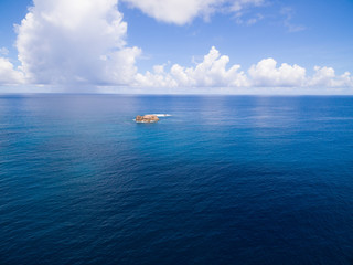 Riffe im Indischen Ozean an der Küste der Seychellen