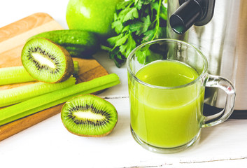 process preparation of fresh juice in juicer