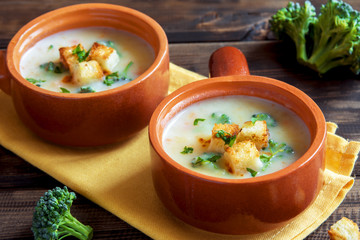 cheese cream soup with broccoli