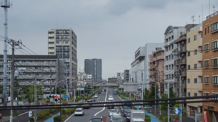 都会の幹線道路