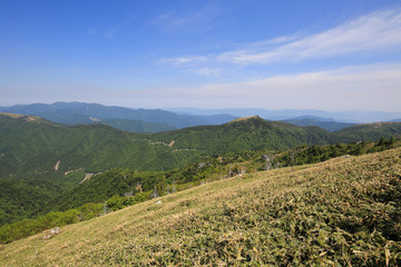 Fototapeta na wymiar 徳島県三好市　剣山山頂への遊歩道からの風景