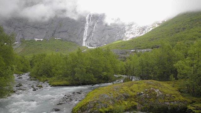 Briksdalsbreen