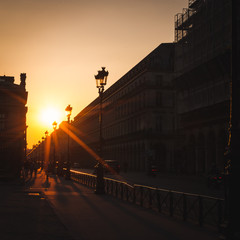Fototapeta premium Coucher de soleil sur la rue de Rivoli à Paris - Paris, France