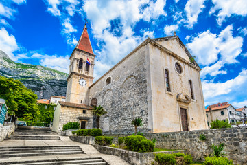 Fototapeta na wymiar Makarska church. / Scenic view at famous historic and touristic landmark in Makarska town, Croatia.