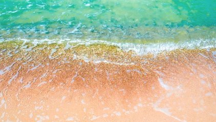Poster Im Rahmen Bubble of clear sea wave on the beach © Satakorn