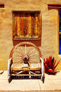 Wagon wheel bench seat in Old Town Albuquerque