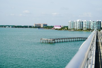 Obraz premium The fishing pier under the Sarasota Bay Bridge gets its share of visitors on a daily basis.
