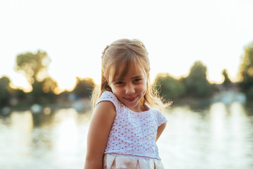 Naklejka premium Portrait of a smiling girl