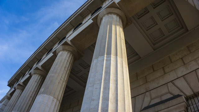 Ancient greek Collum