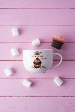 white pink cake cup
