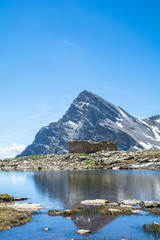 Obraz premium Il lago delle Camoscere ai piedi del Chersogno