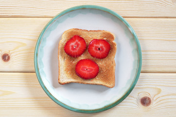 Toasted bread with strawberries