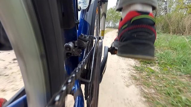 A unique point of shooting a bicycle.