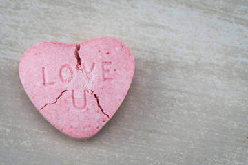 Obraz premium Cracked Love U Candy Heart with Copy Space Right