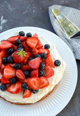 Pie with ricotta and fresh berries.