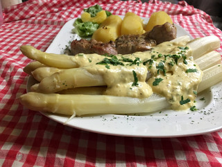 organisch, lifestyle, holding, anlasser, spargel, wildkräuterkartoffeln, makro, werbetafel, einfachheit, details