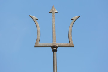 Metal trident on blue sky - 161004645