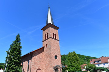Fototapeta na wymiar Katholische Kirche Breuberg im Odenwaldkreis