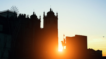 Obraz premium Cathedral Se do Porto silhouette during sunset, Porto, Portugal.