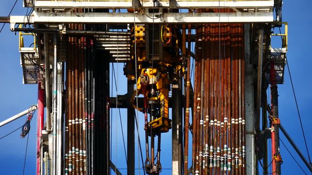 Top Drive System (TDS) Spinning for Oil Drilling Rig - Oilfield Industry
