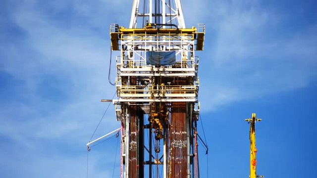 Top Drive System (TDS) Spinning for Oil Drilling Rig - Oilfield Industry
