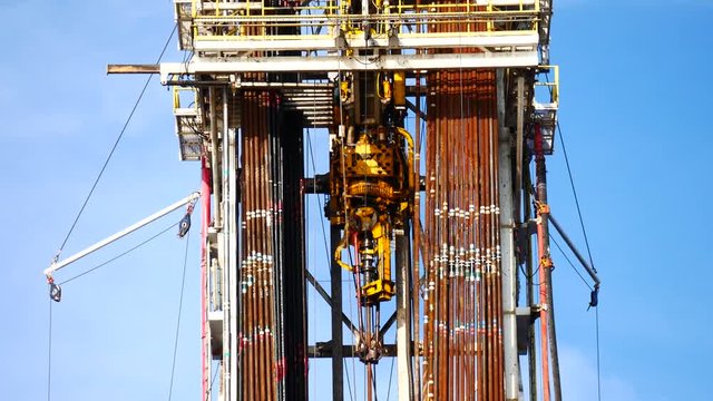 Top Drive System (TDS) Spinning for Oil Drilling Rig - Oilfield Industry
