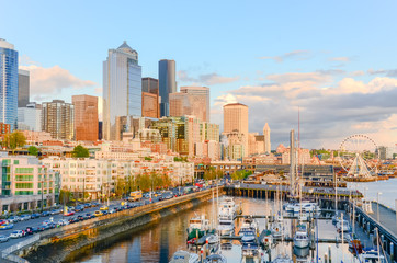 Beautiful view of Seattle waterfront and skyline at sunset. Marina at pier 66, and the great wheel (ferris wheel) can be seen in distance at far left corner. Travel and urban architecture background. - obrazy, fototapety, plakaty