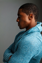 Obraz premium Fashionable African American man smiling.