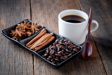 Coffee beans with cinnamon A mixture of popular drinks.