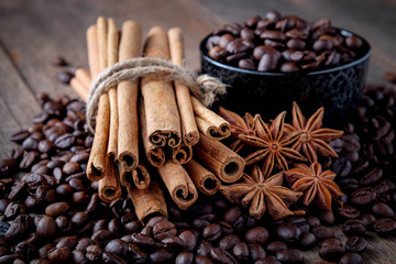 Coffee beans with cinnamon A mixture of popular drinks.