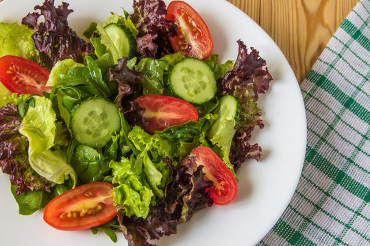 Fresh salad with mixed greens, cherry tomato and cucumber