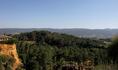 Fototapeta na wymiar le village de Roussillon en Provence