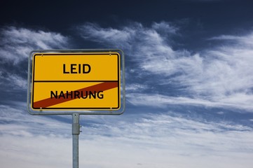 ENTWICKLUNGSLÄNDER - INDUSTRIELÄNDER - Bilder mit Wörtern aus dem Bereich Hungersnot, Wortwolke,...