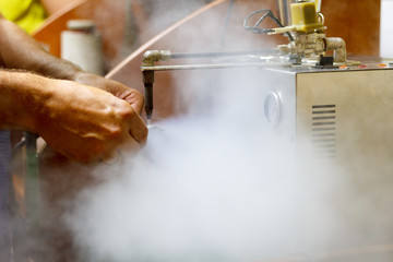 Machine for cleaning jewelry ferry