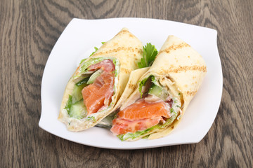 Salmon bread roll