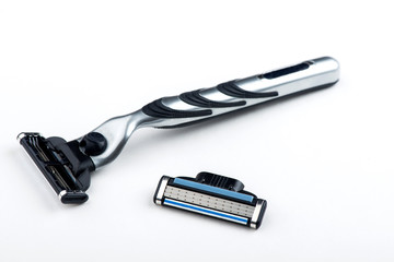 Razor with replaceable cassettes