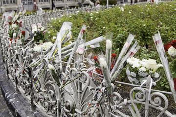 Flowers in homage against terrorism