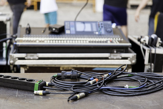 Mixing table cables