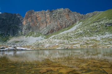 Il lago delle Camoscere ai piedi del Chersogno