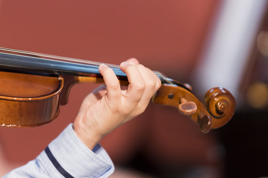 boy plays violin