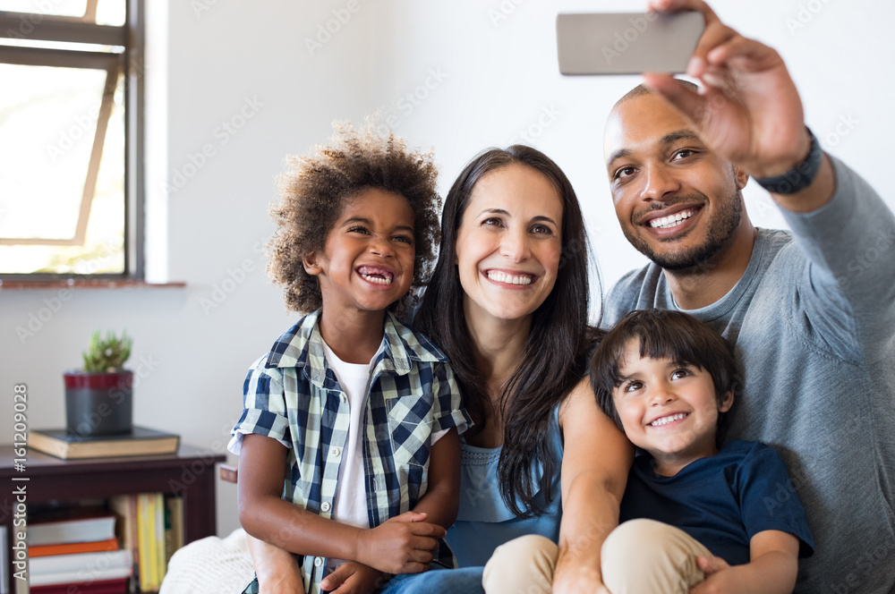 Wall mural Family take selfie