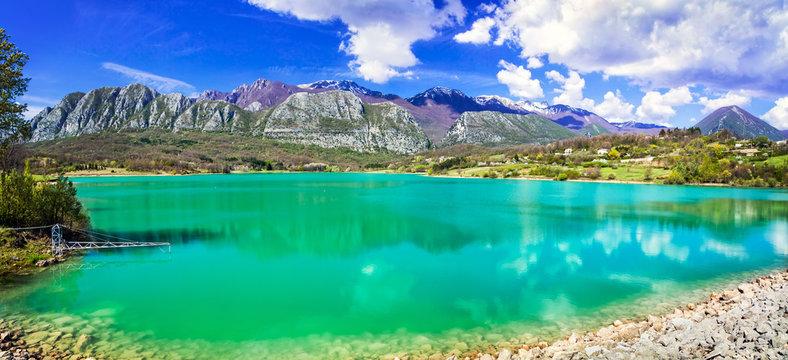 Unique turquoise lake Lago di Castel San Vincenzo in Molise, Italy