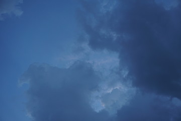 Obraz premium Blue sky covered by black cloud