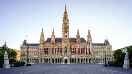 Foto op Plexiglas The city hall of Vienna - Wiener Rathaus (Neues Rathaus) in 4K UHD widescreen © Aleksei