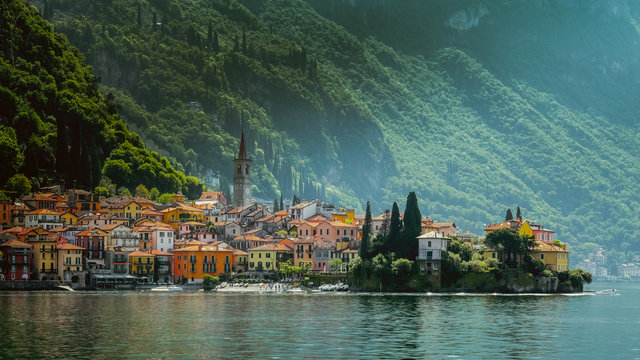Fototapeta Town of Varenna town at Lake como,Italy. scenic landscapes of Lago di Como - Cadenabbia, Italy