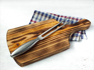 Вилка для стейка и разделочная доска. © lipatoffa72