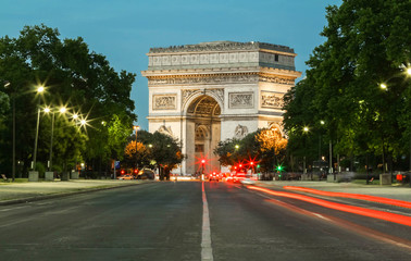 Obraz premium The Triumphal Arch in evening, Paris, France.